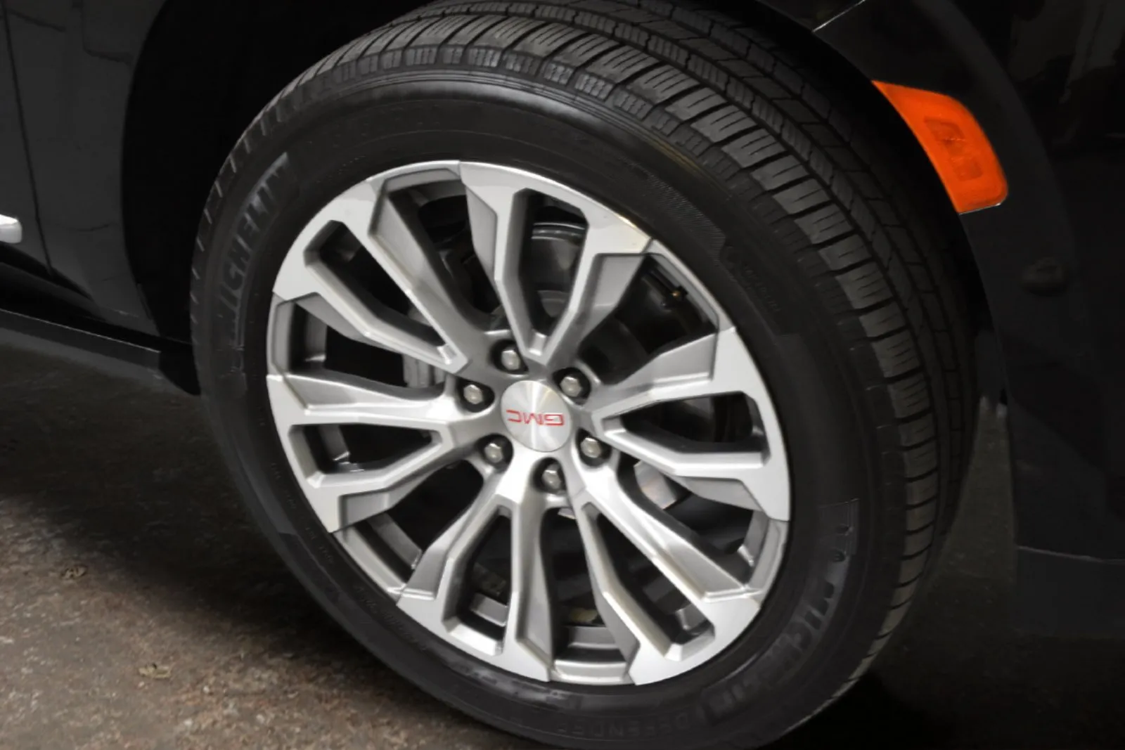 GMC Yukon photo 7