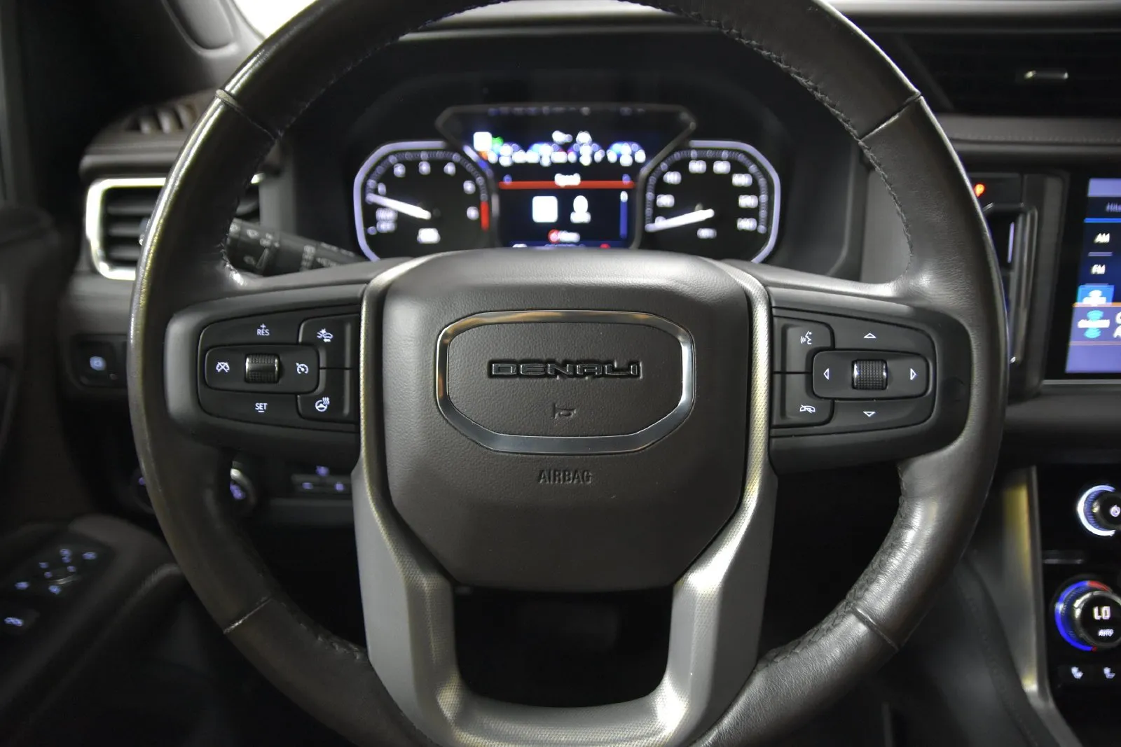 GMC Yukon photo 16