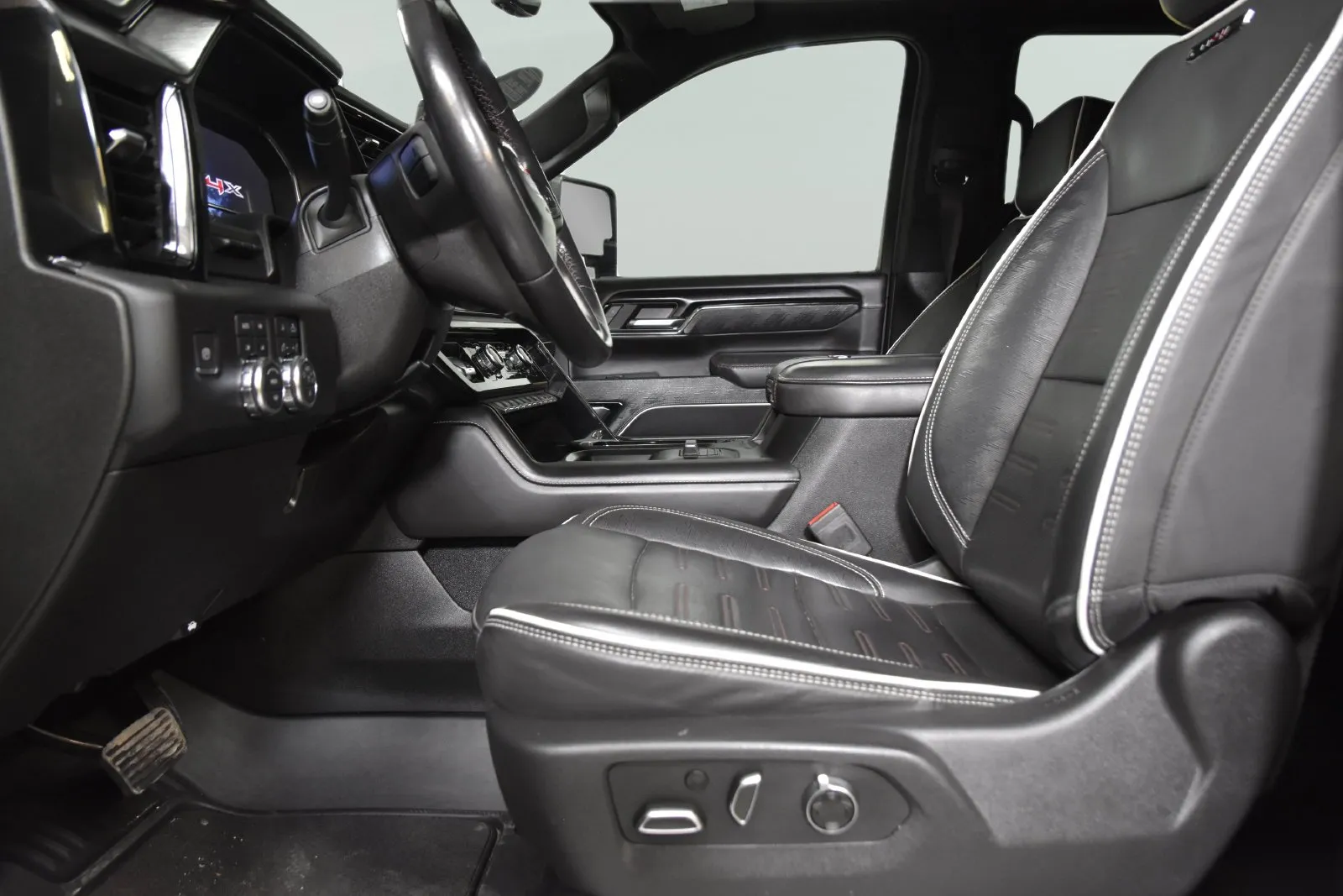 GMC Sierra photo 12