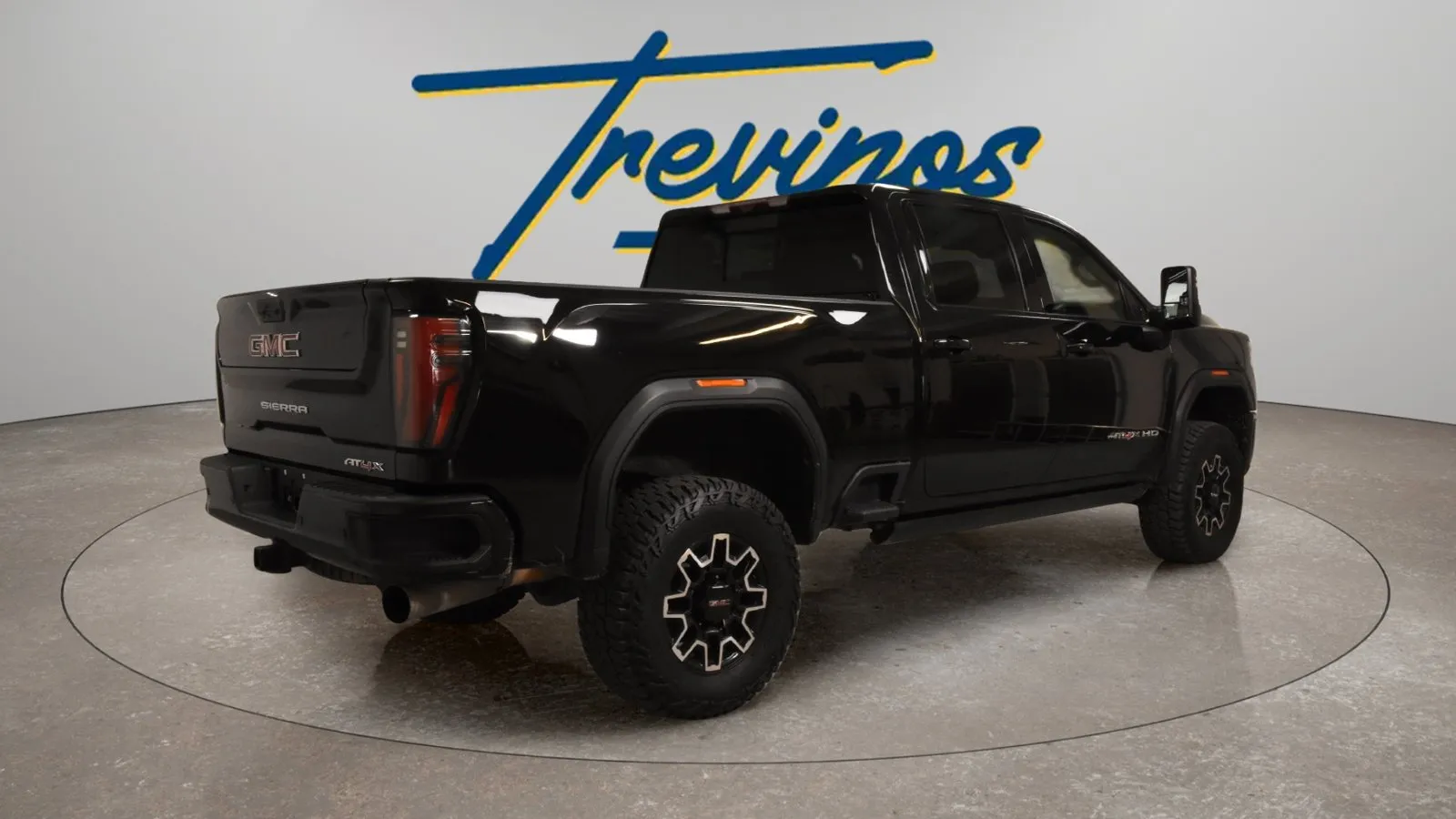 GMC Sierra photo 2