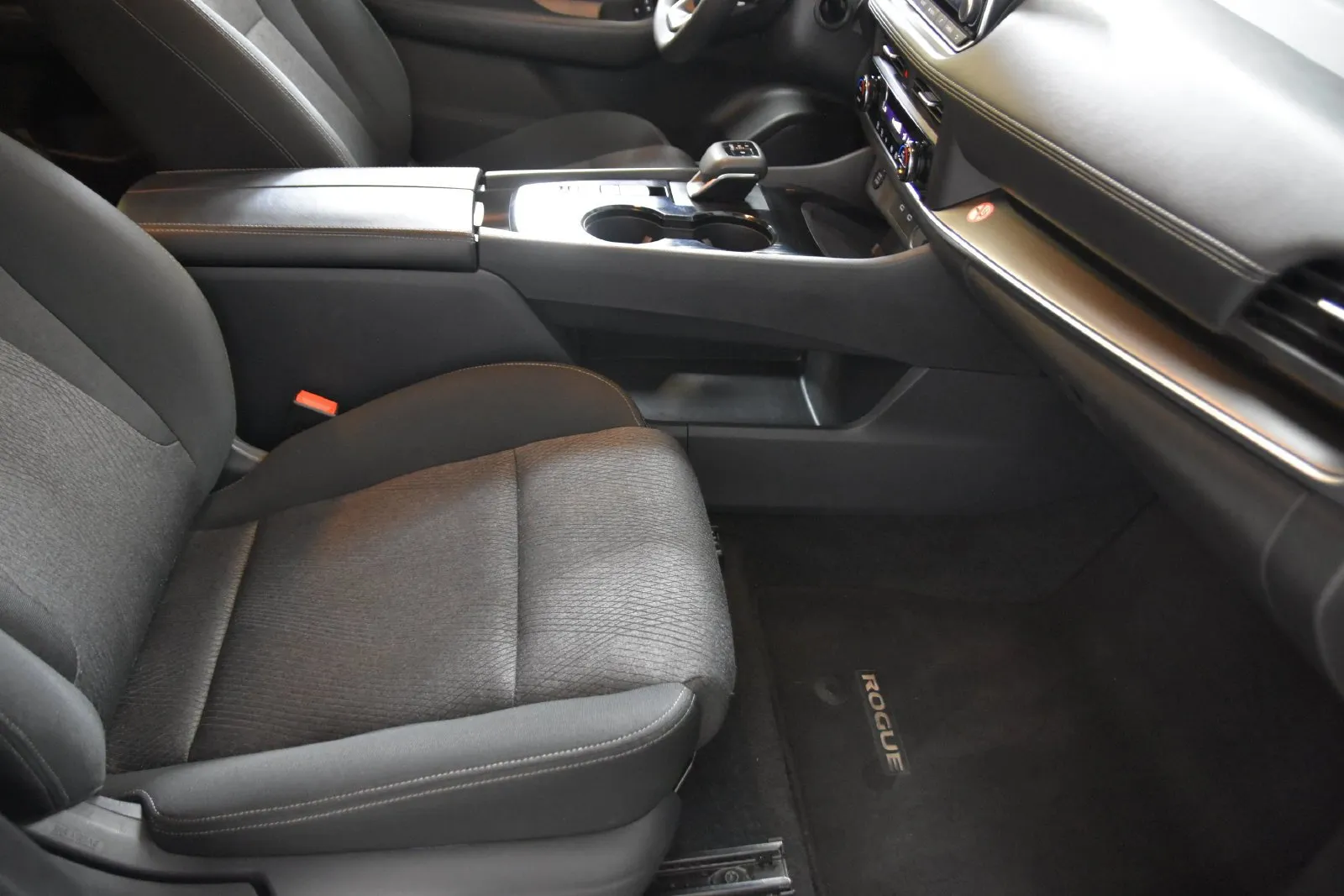 Nissan Rogue photo 29