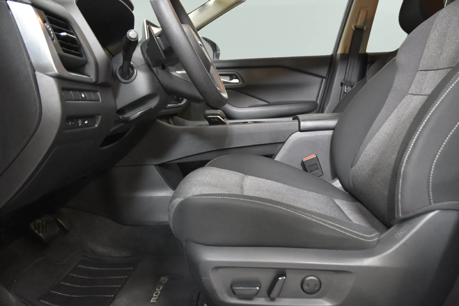 Nissan Rogue photo 12