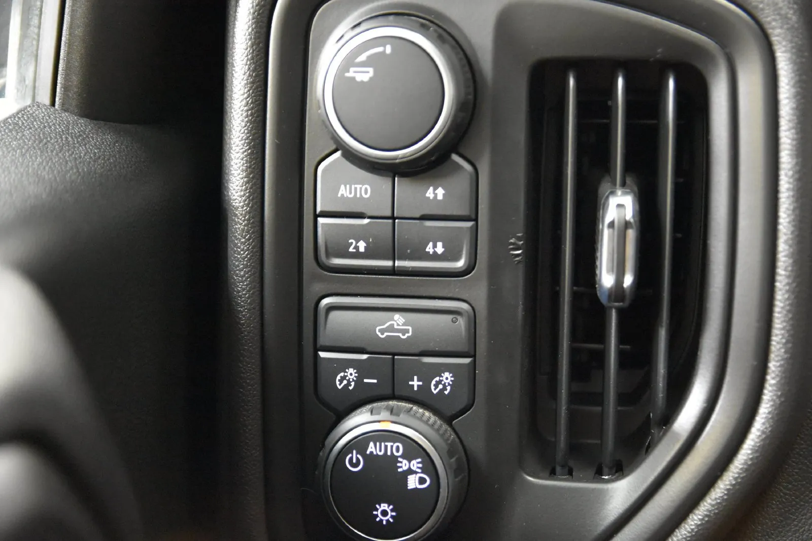 Chevrolet Silverado photo 17