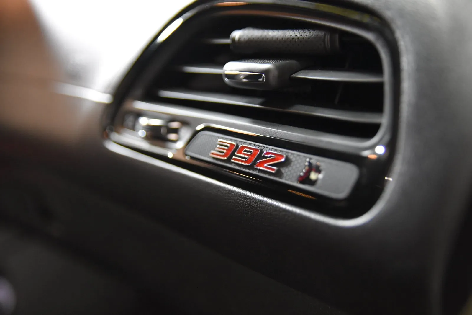 Dodge Challenger photo 32