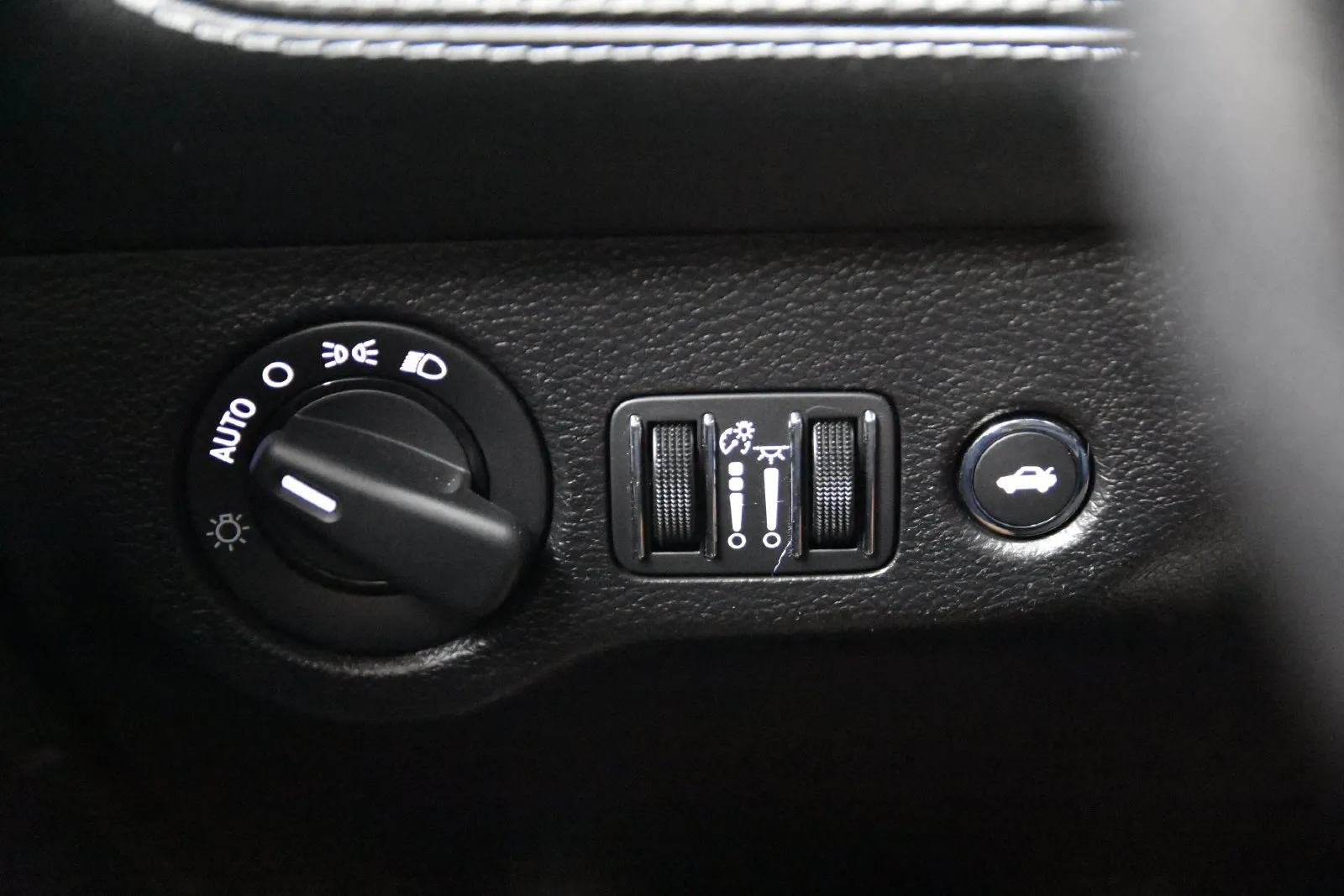 Dodge Challenger photo 19