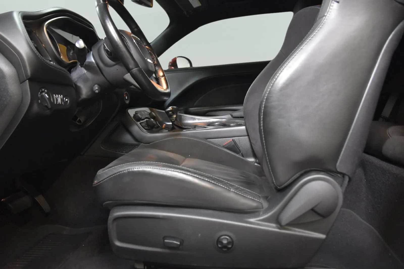 Dodge Challenger photo 12