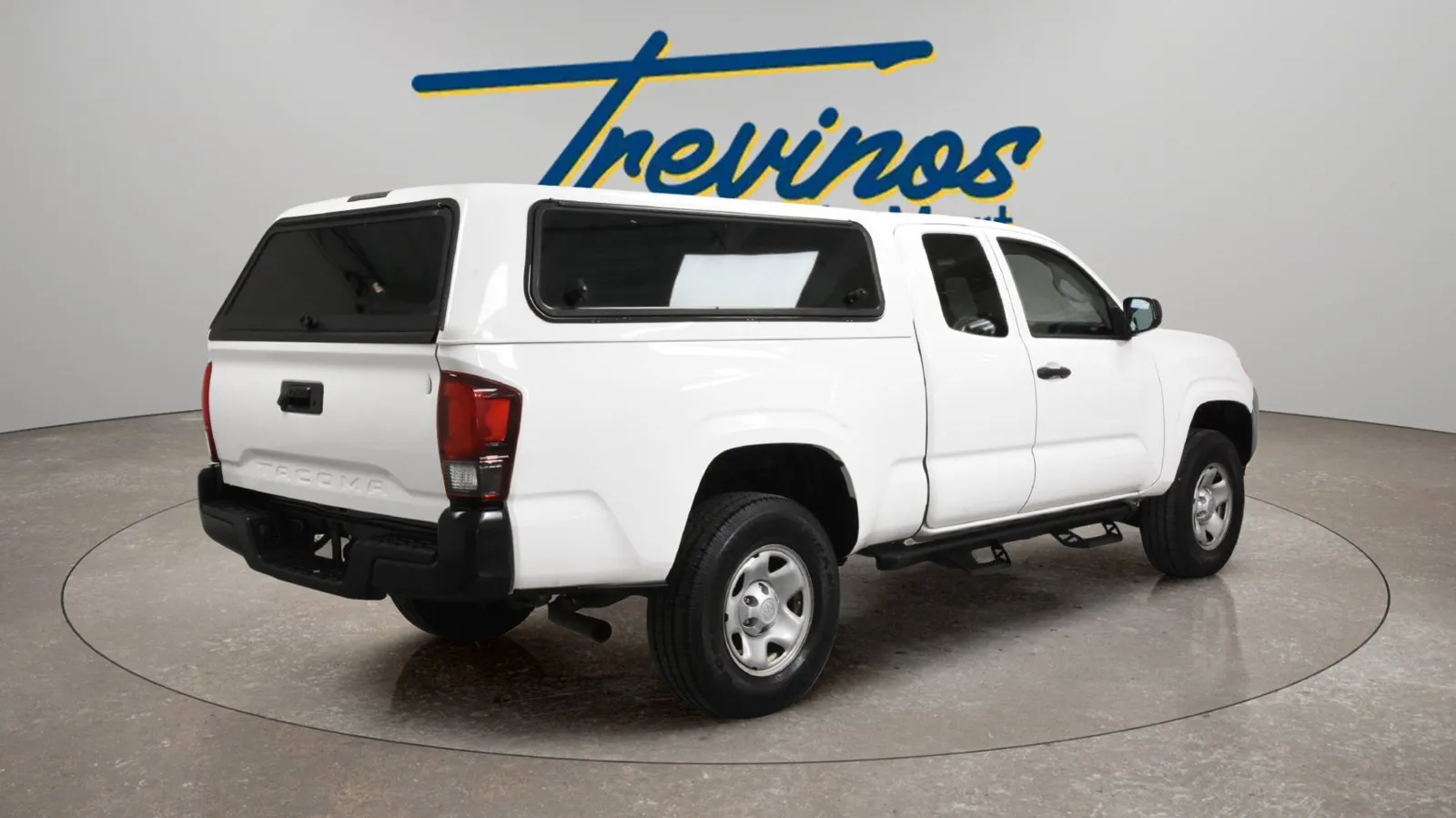 Toyota Tacoma photo 2