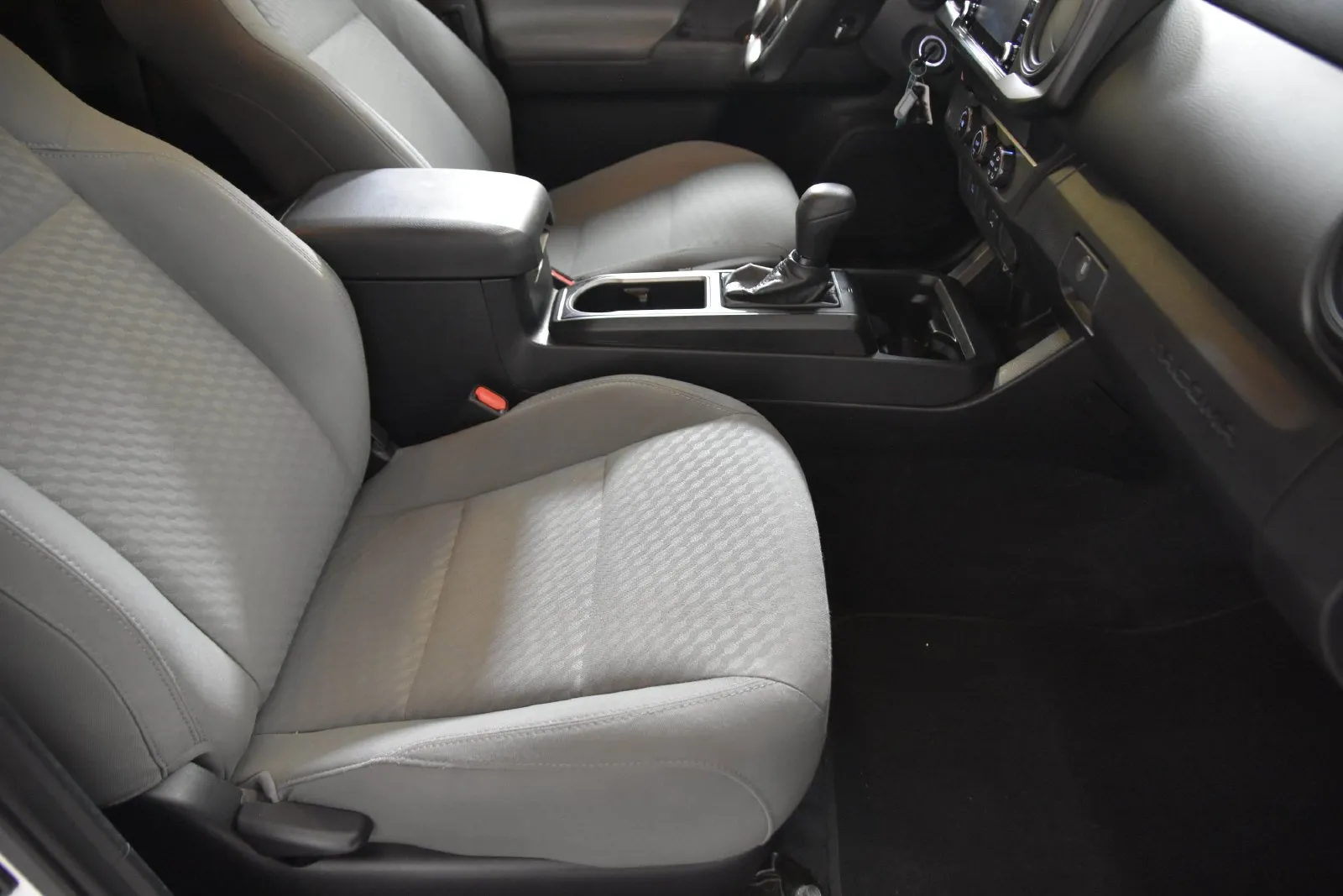 Toyota Tacoma photo 28
