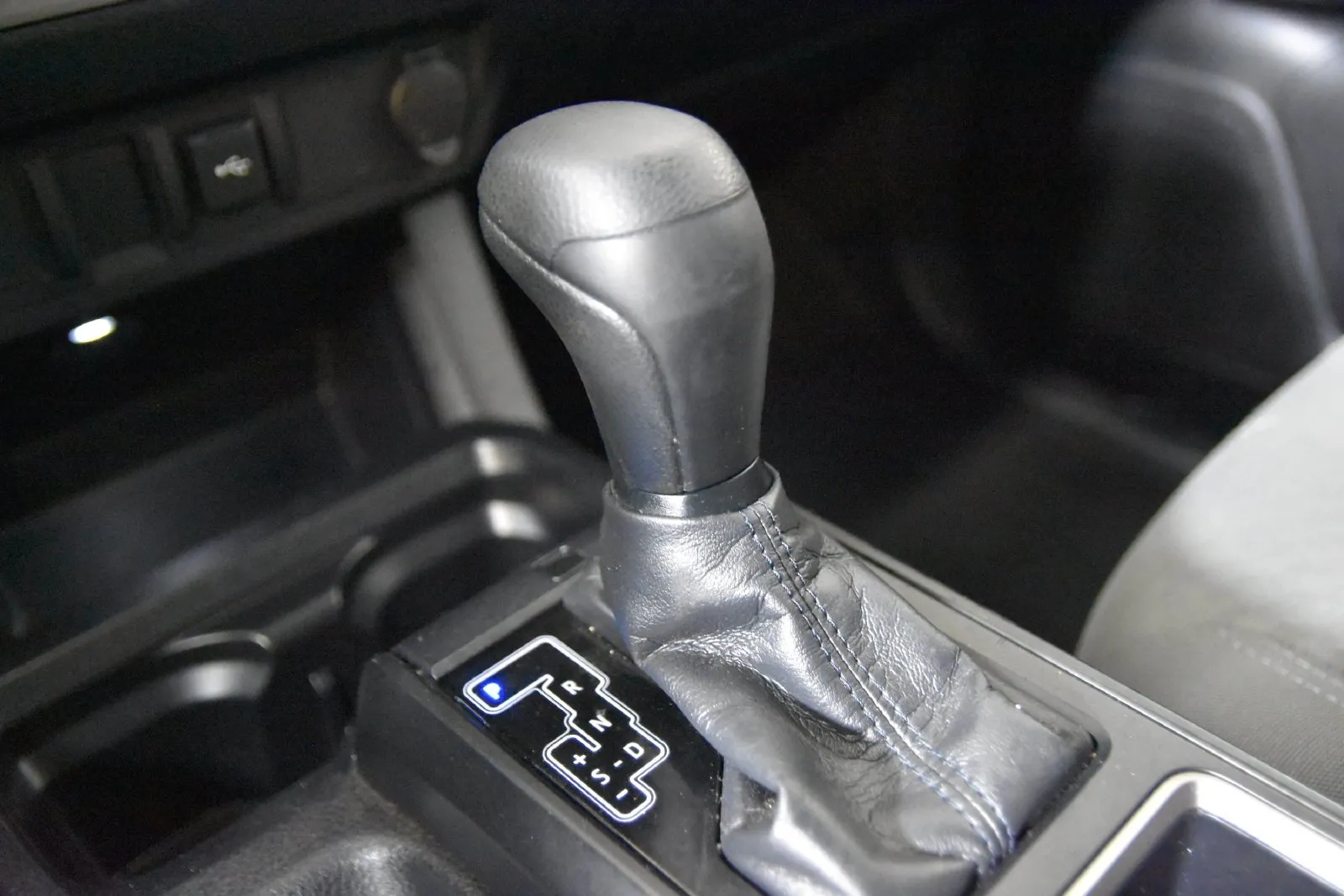 Toyota Tacoma photo 25