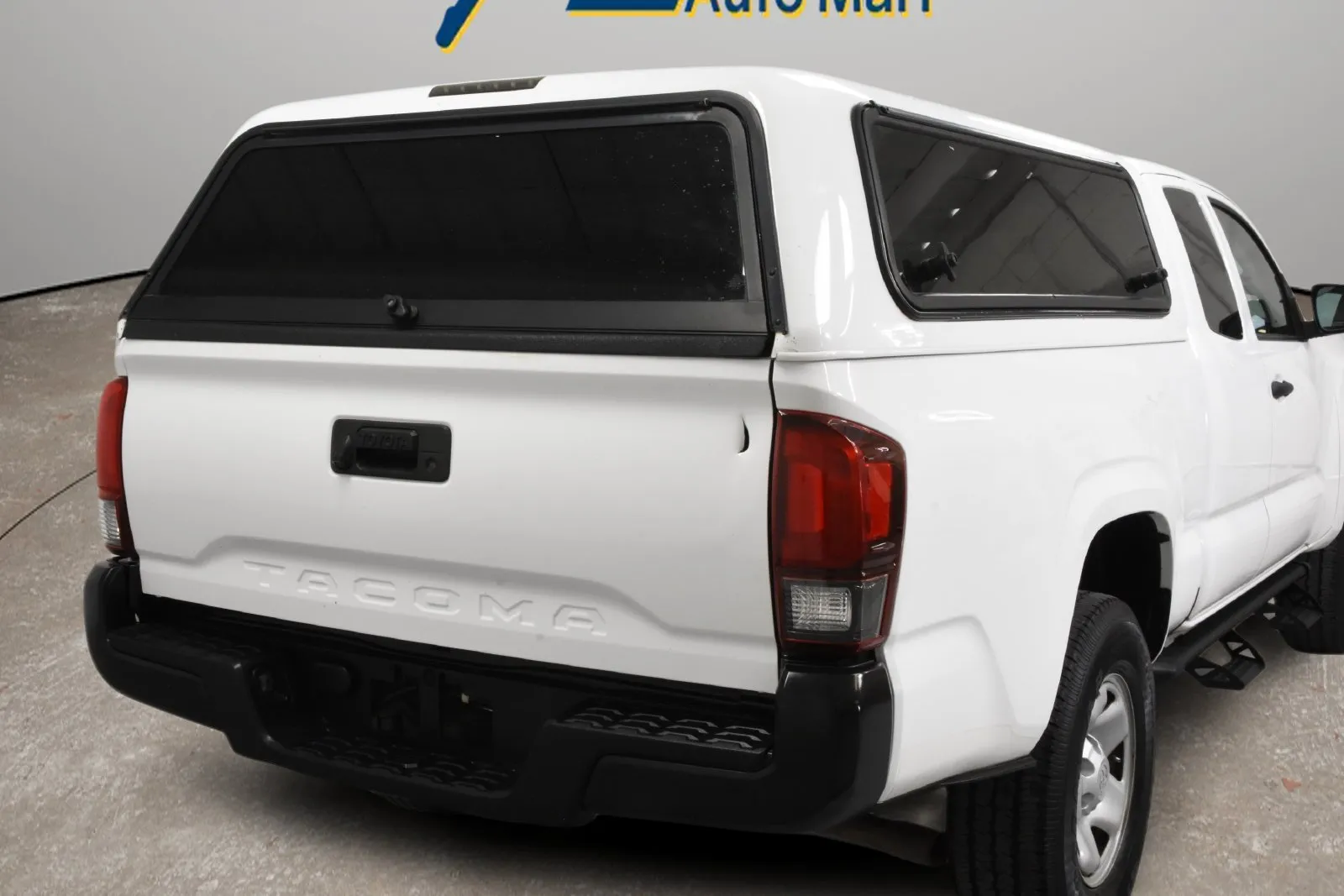 Toyota Tacoma photo 3