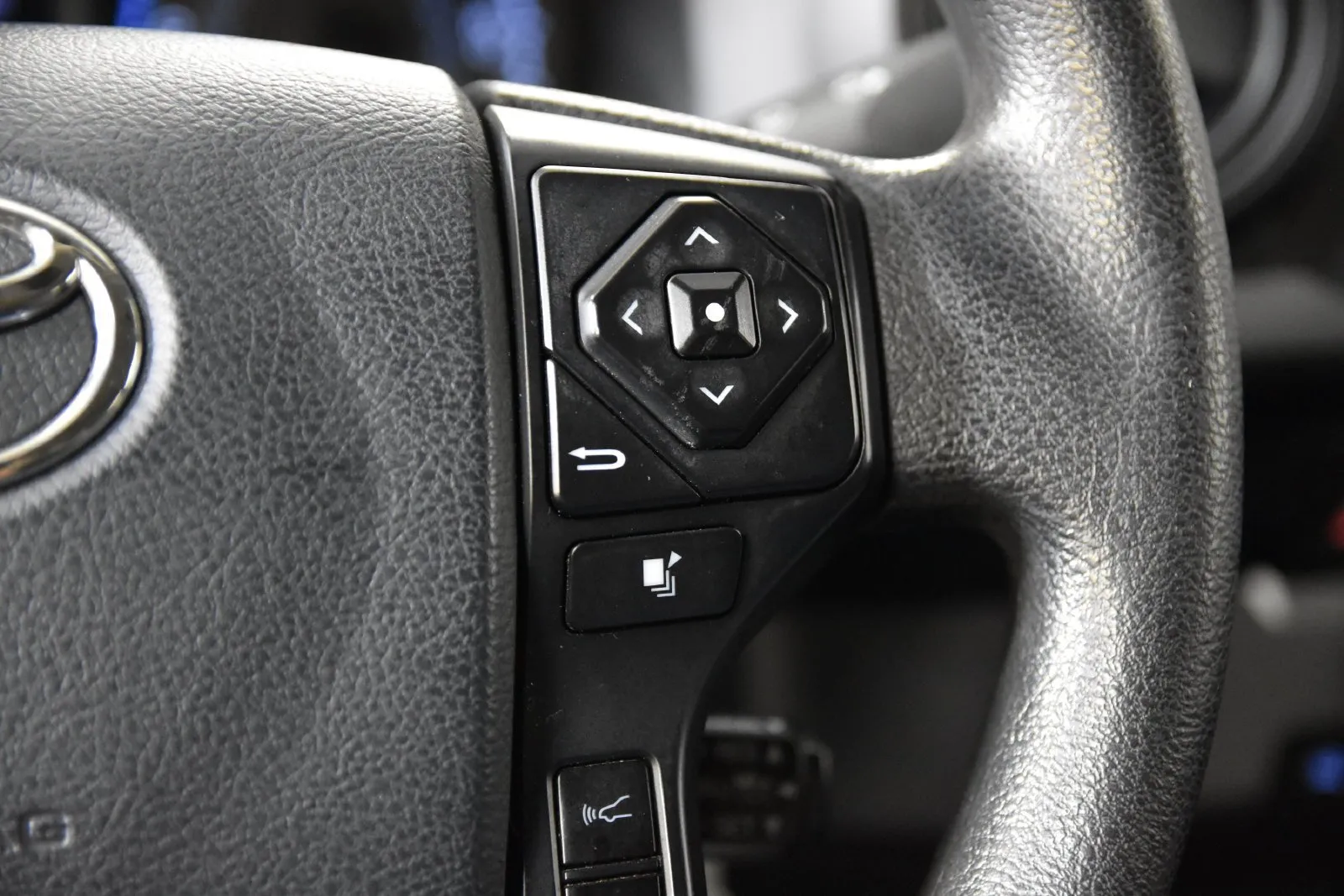 Toyota Tacoma photo 17