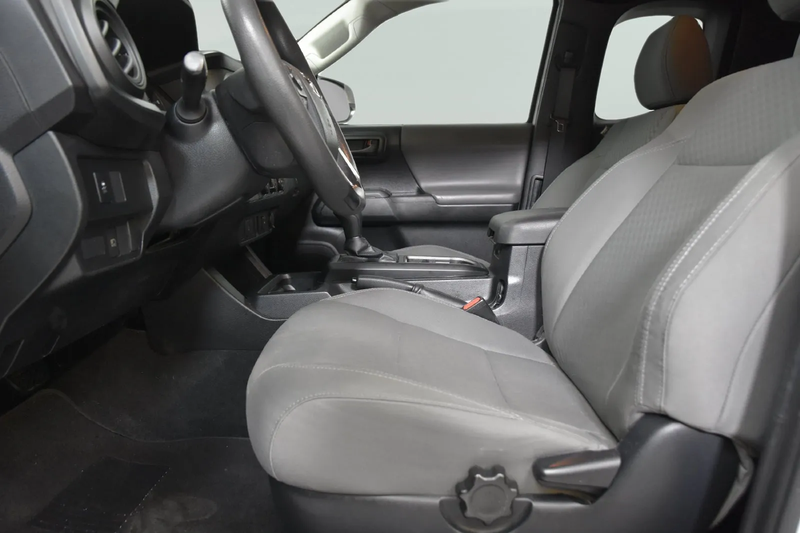 Toyota Tacoma photo 13