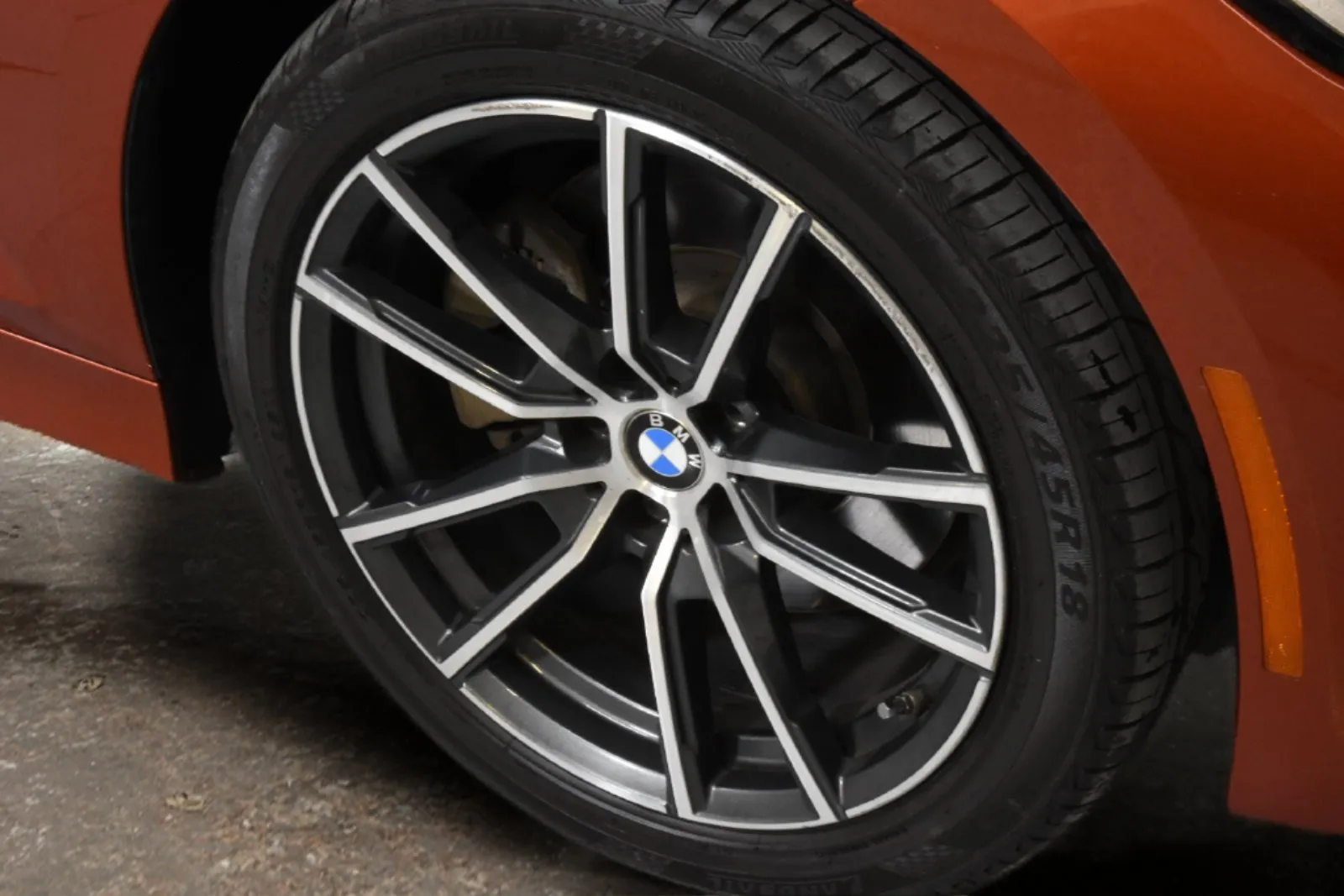 BMW 3 Series photo 6