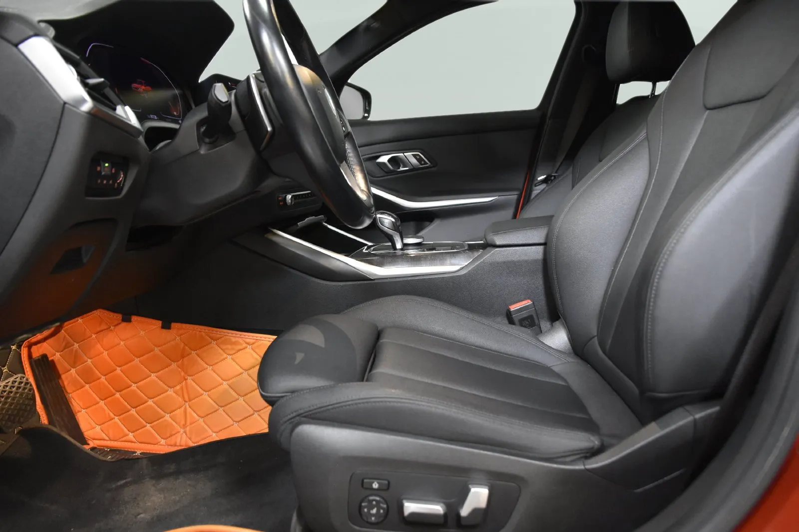 BMW 3 Series photo 12