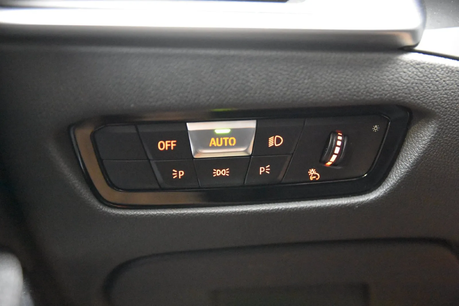 BMW 3 Series photo 19