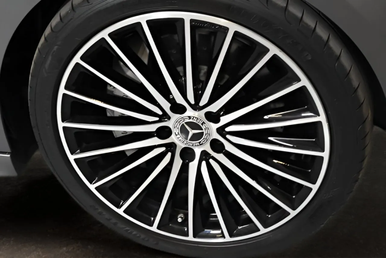Mercedes-Benz C-Class photo 6
