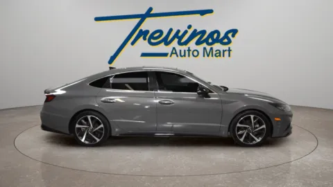 More photos of 2023 Hyundai Sonata SEL Plus at Trevinos Auto Mart, TX