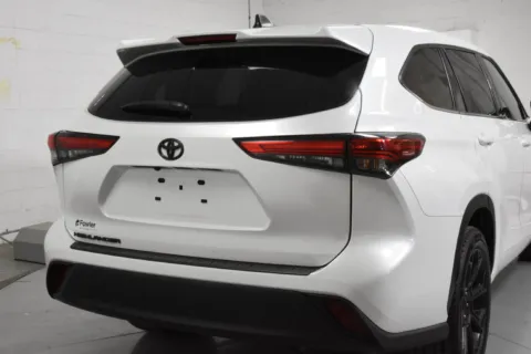 Another view of 2022 Toyota Highlander L for sale in McAllen, TX at Trevinos Auto Mart