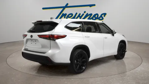 Photos of 2022 Toyota Highlander L for sale in McAllen, TX at Trevinos Auto Mart