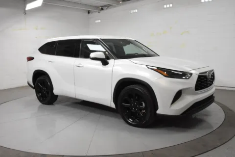 White 2022 Toyota Highlander L for sale in McAllen, TX