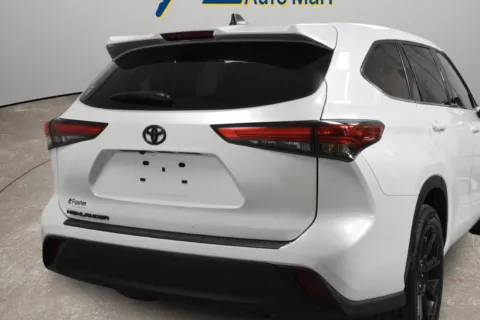 Another view of 2022 Toyota Highlander L for sale in McAllen, TX at Trevinos Auto Mart