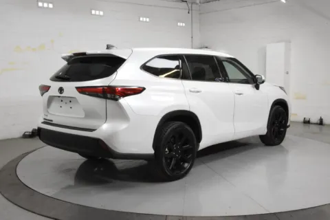 Photos of 2022 Toyota Highlander L for sale in McAllen, TX at Trevinos Auto Mart