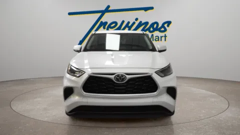 More photos of 2022 Toyota Highlander L at Trevinos Auto Mart, TX