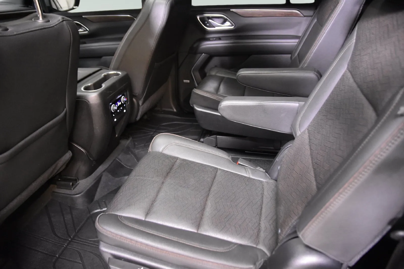 Chevrolet Suburban photo 30