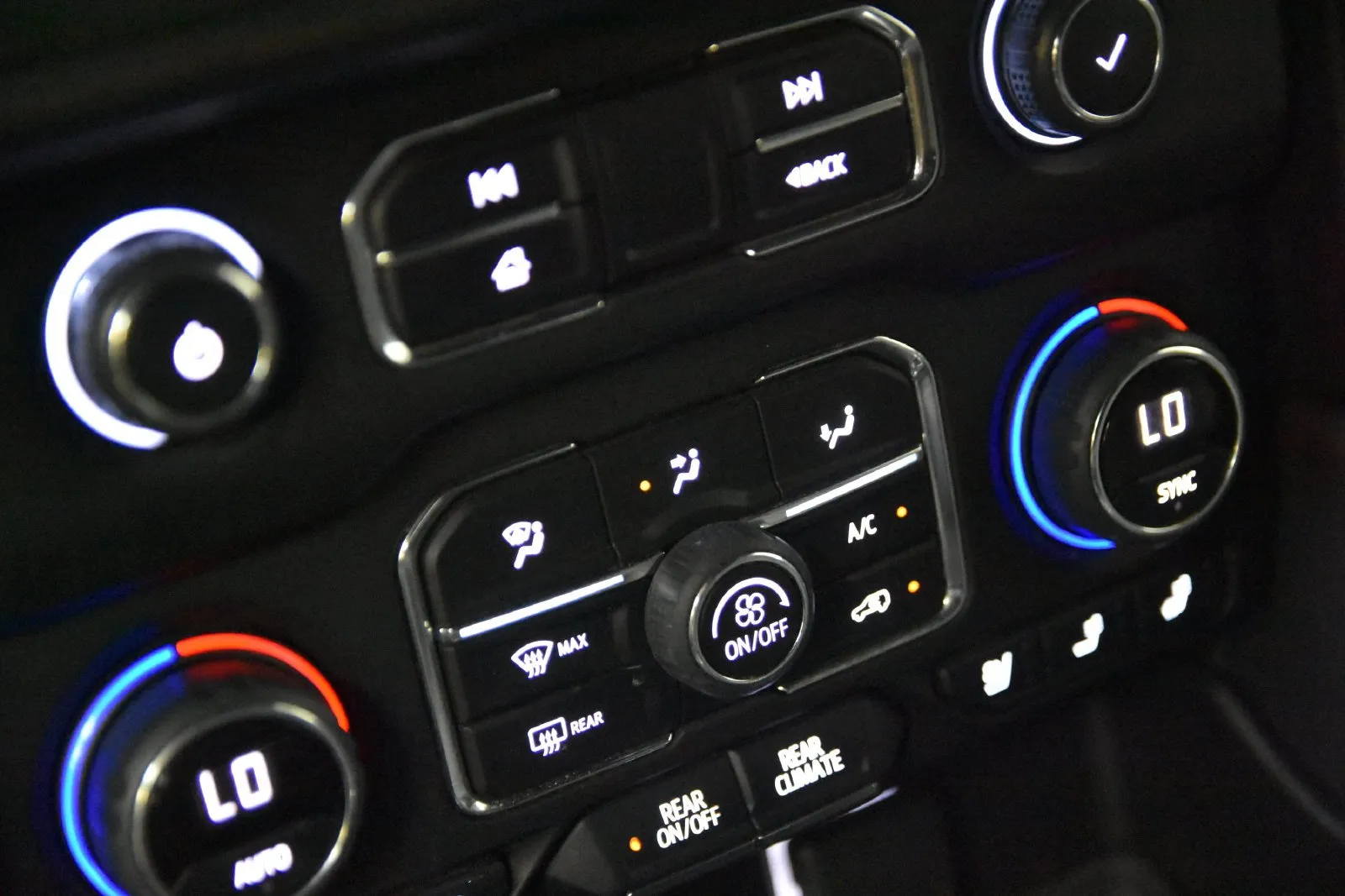 Chevrolet Suburban photo 23