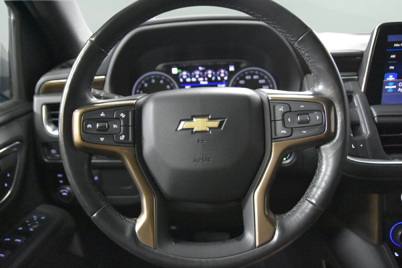 Chevrolet Suburban photo 13