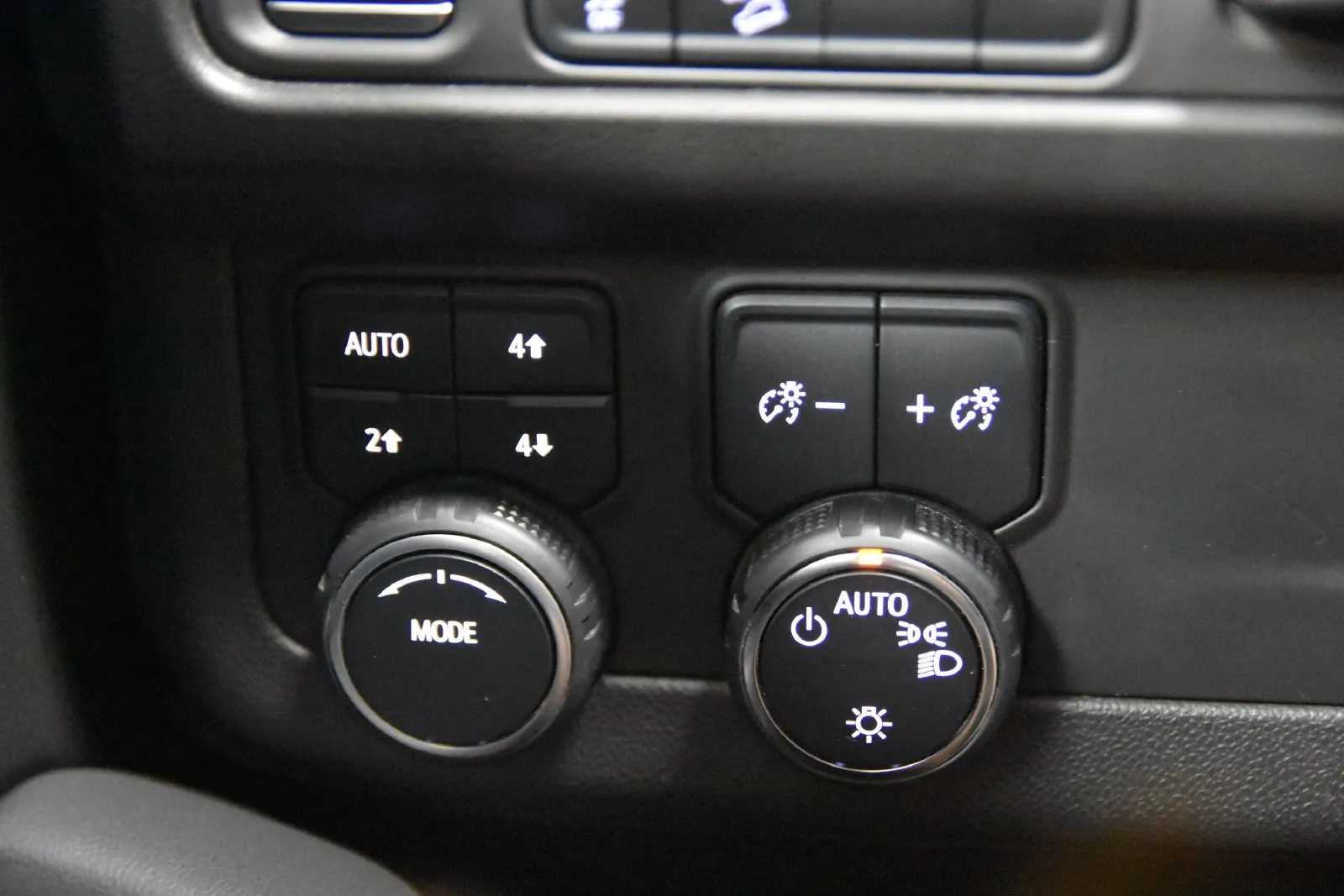 Chevrolet Suburban photo 18