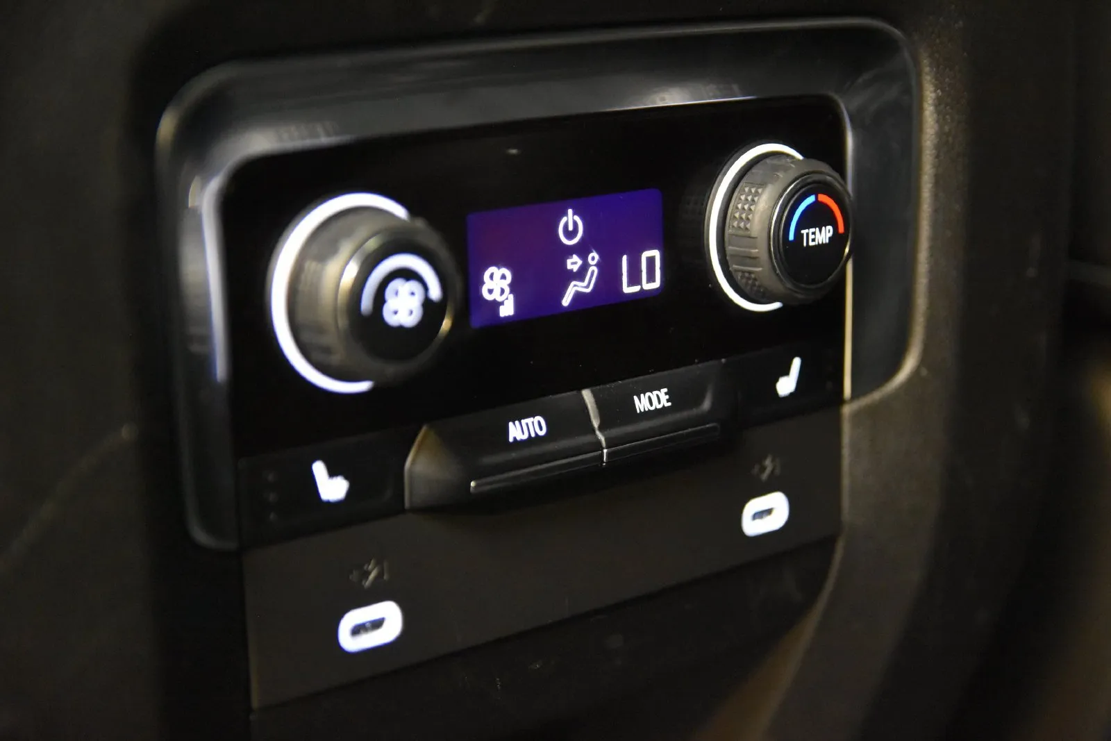 Chevrolet Suburban photo 31