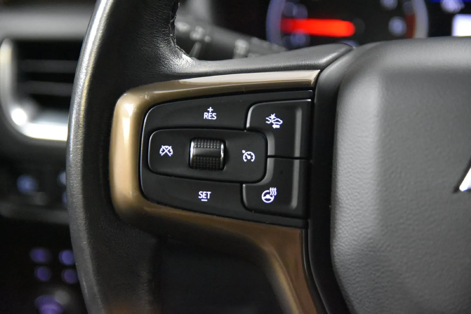 Chevrolet Suburban photo 14