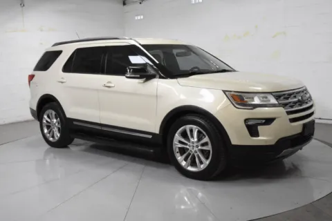 Beige 2018 Ford Explorer XLT for sale in McAllen, TX