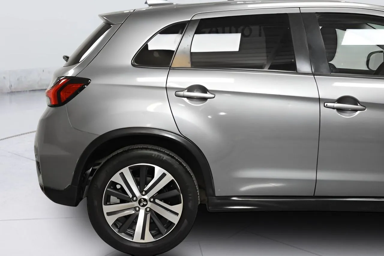 2021 Mitsubishi Outlander Sport SE photo 4