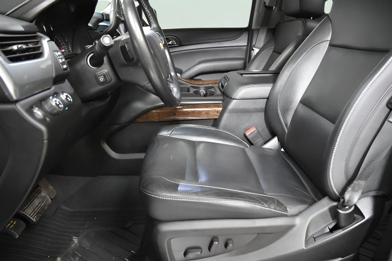 2019 Chevrolet Tahoe LT photo 4