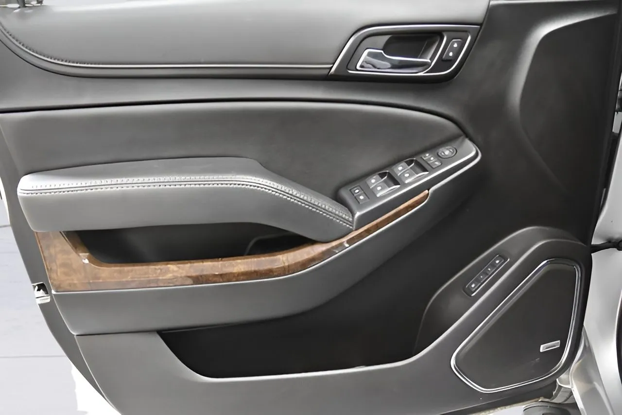 2019 Chevrolet Tahoe LT photo 13