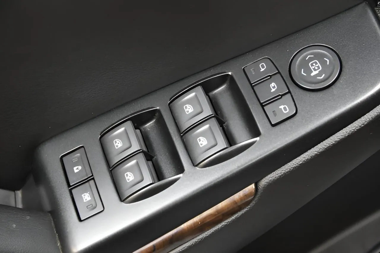 2019 Chevrolet Tahoe LT photo 19