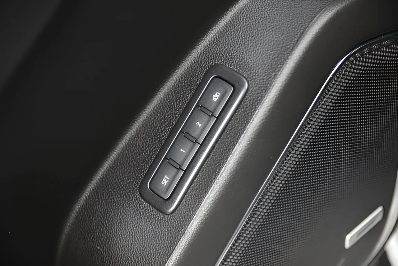 2019 Chevrolet Tahoe LT photo 34
