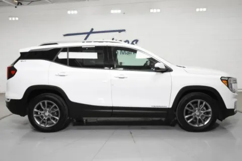 More photos of 2023 GMC Terrain SLT at Trevinos Auto Mart, TX