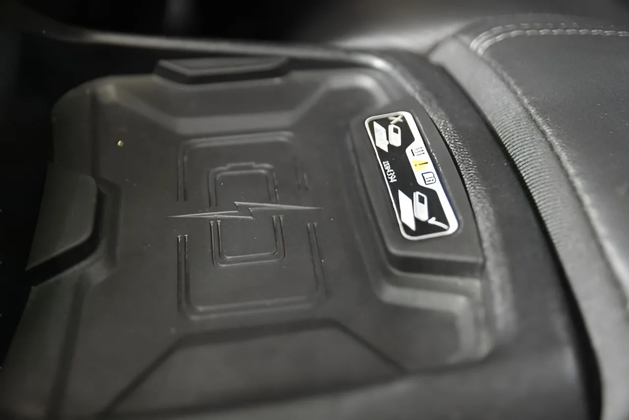2021 Chevrolet Camaro 2SS photo 36