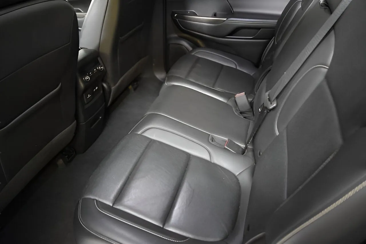 2023 Gmc Acadia SLT photo 26