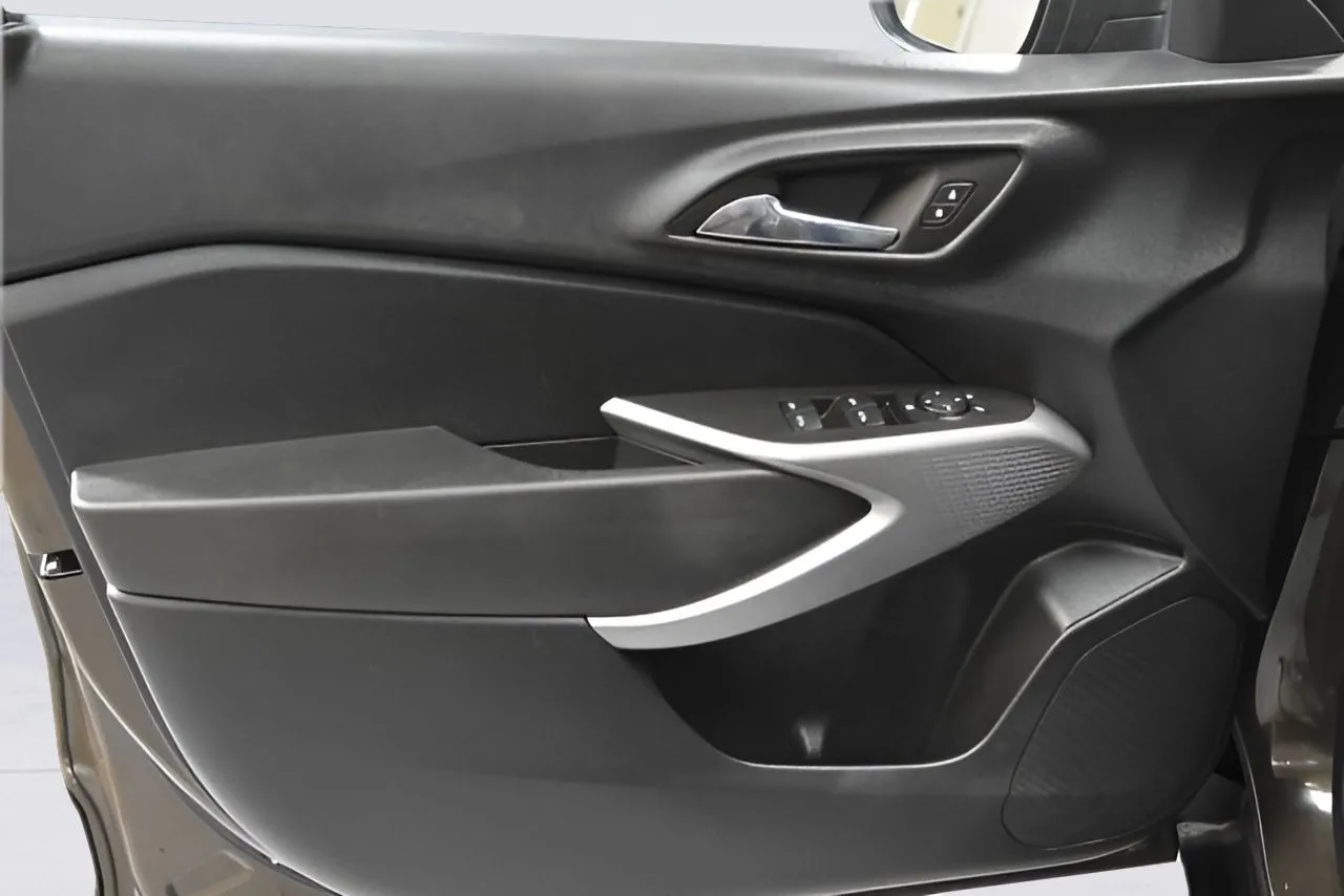 2024 Chevrolet Trax LS photo 25