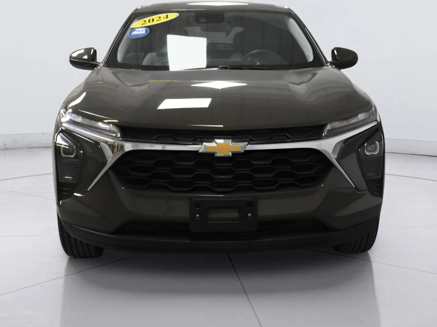 2024 Chevrolet Trax LS photo 2