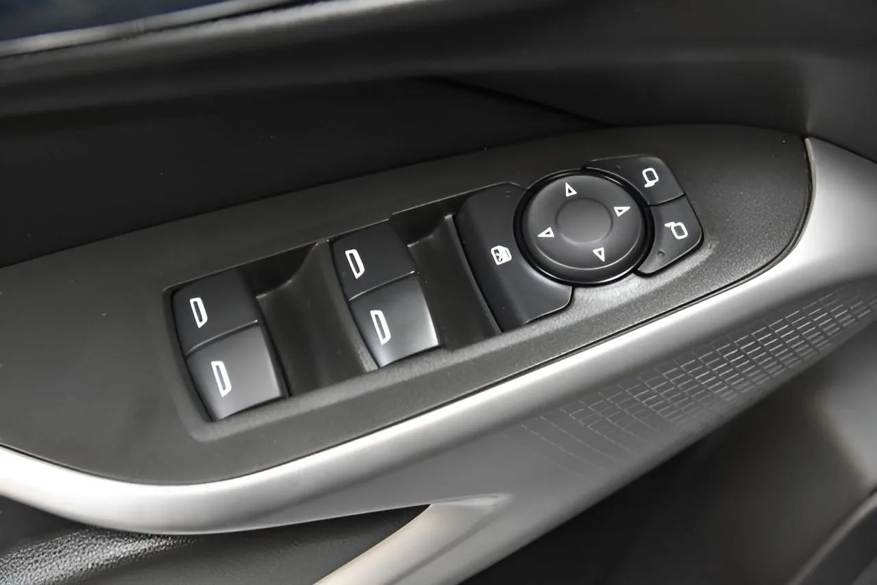 2024 Chevrolet Trax LS photo 16