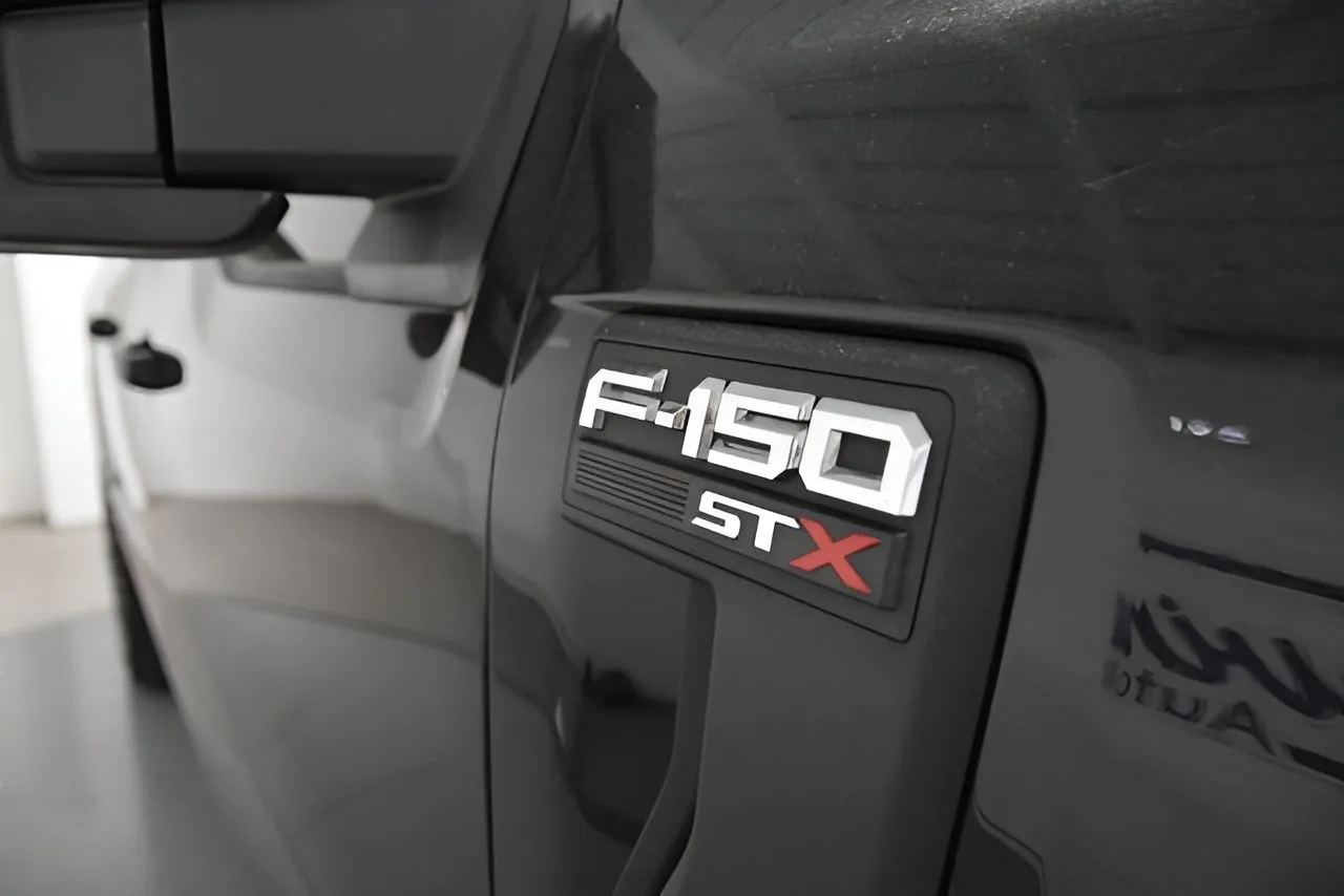 2022 Ford F-150 XL photo 13