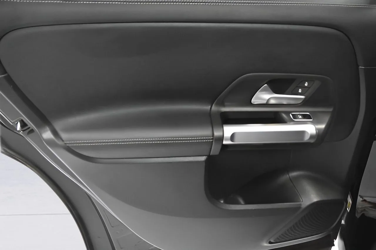 2021 Mercedes Benz GLB 250 photo 4