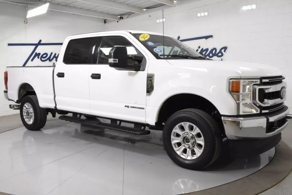 White 2022 Ford F250 Super Duty Crew Cab XLT Pickup 4D 6 3/4 ft for sale in McAllen, TX