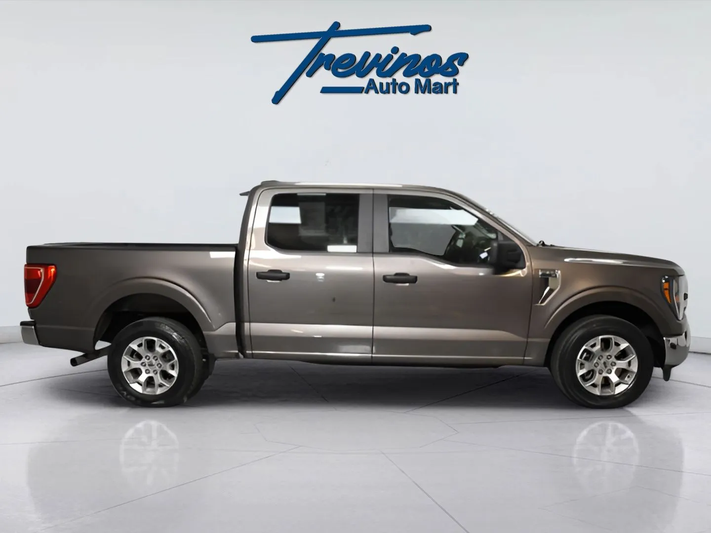 2023 Ford F-150 XLT photo 13