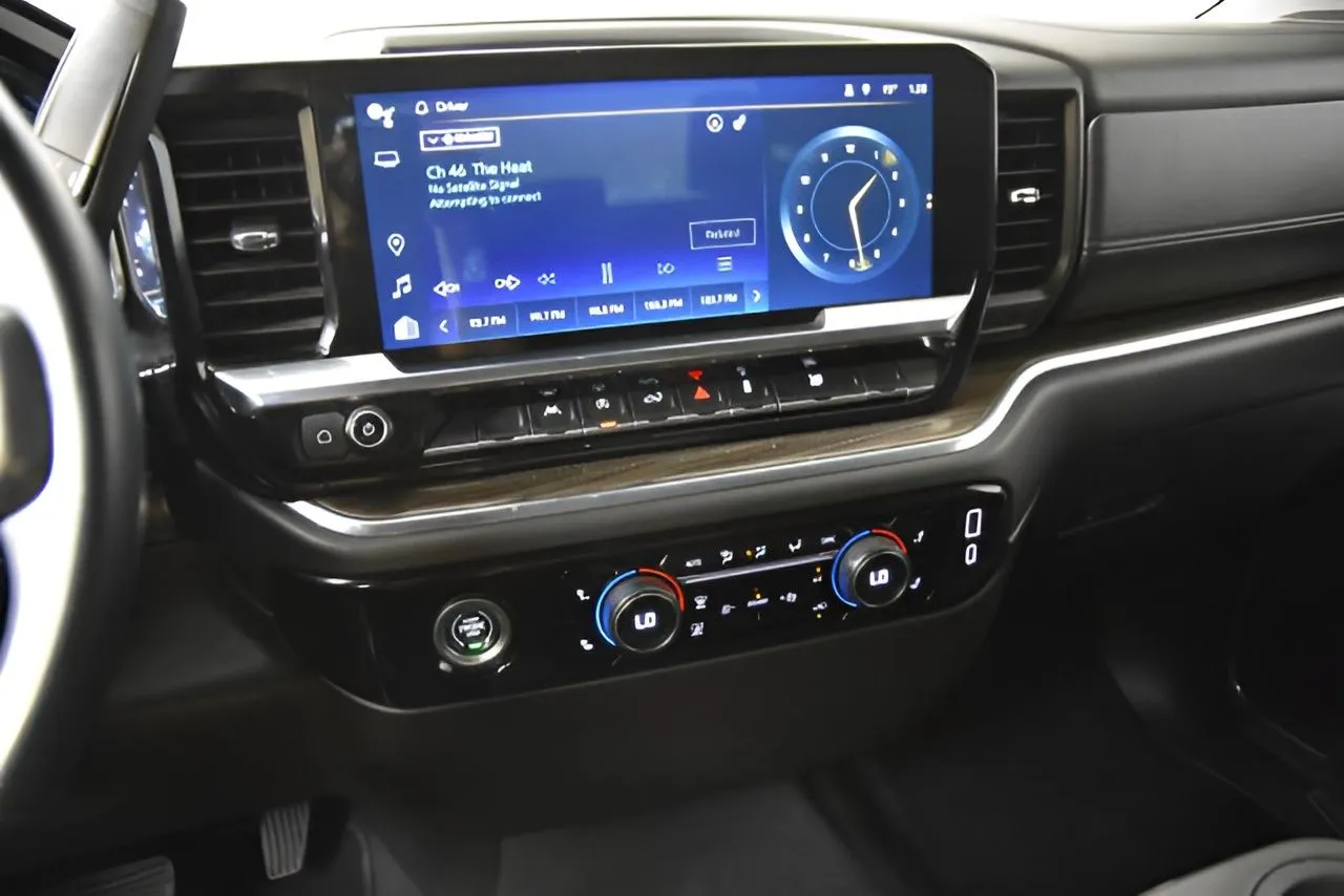 2023 Chevrolet Silverado 1500 LT photo 9